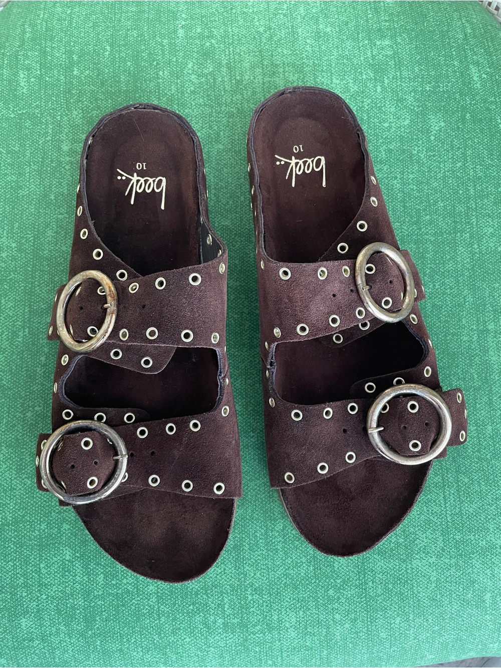 Beek cedar sandals in “coffee” color size 10